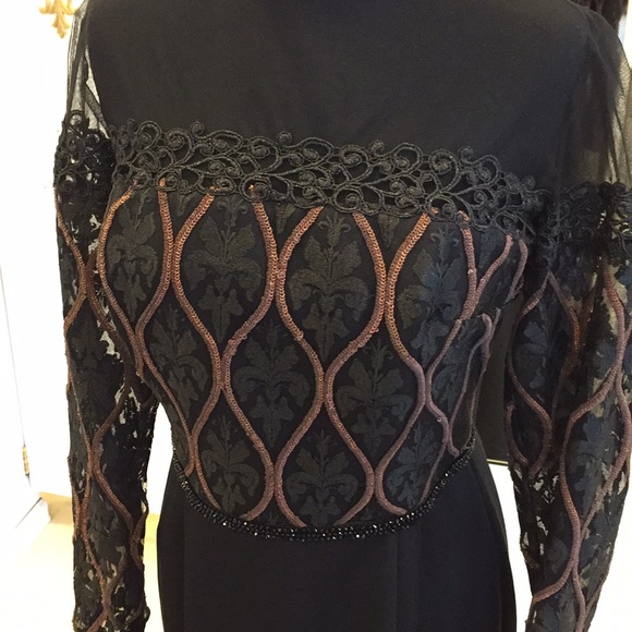 Rengin Gown - Picture 2 of 8